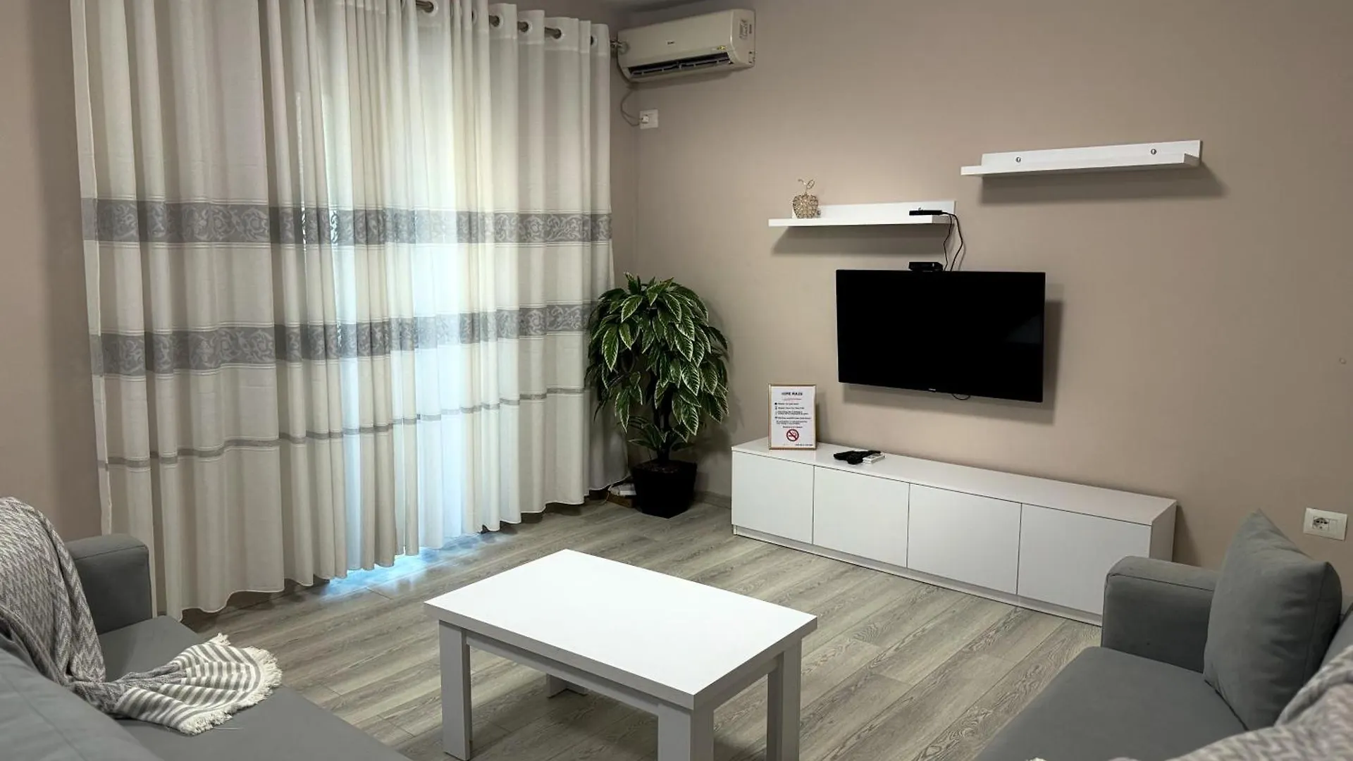 Amazing Getaway In Tirana Apartman Albánia