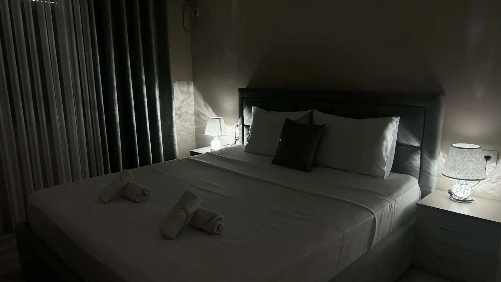 Amazing Getaway In Tirana Apartman Albánia